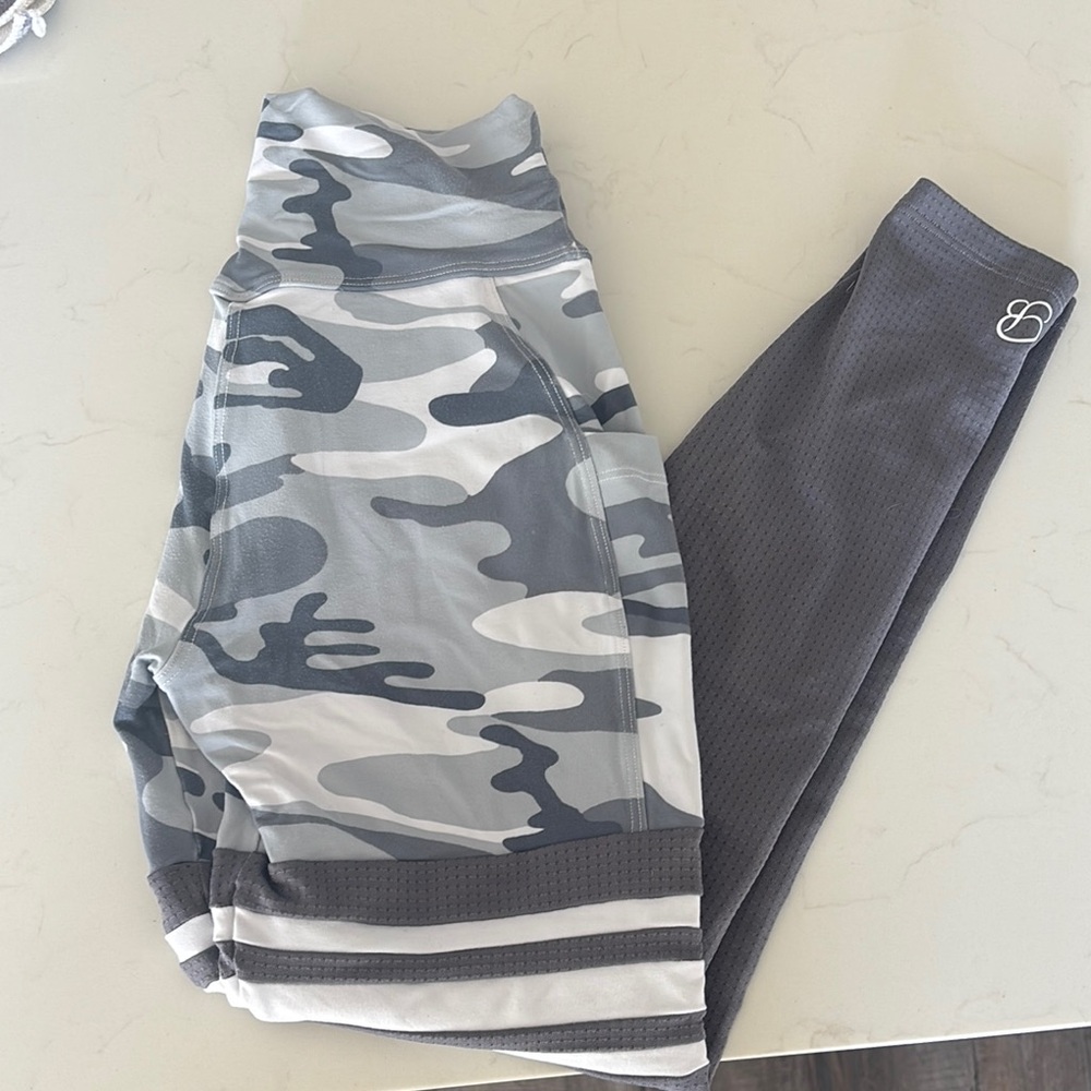 Bombshell sports wear leggings